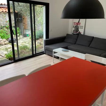 Maison Independante Avec Jardin, Tres Calme, Centre La Rochelle (Charente-Maritime)